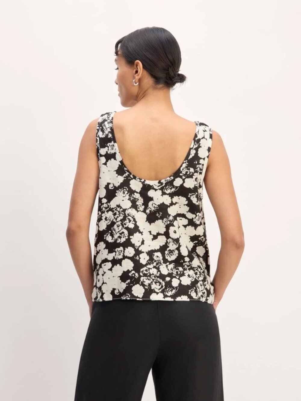 Everlane 100% linen scoop tank black / bone floral print sleeveless blouse sz 6 - Picture 2 of 8